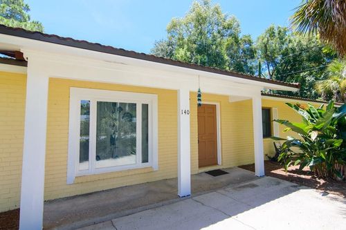 140 Avenue D, Apalachicola, FL, 32320-2033 | Card Image