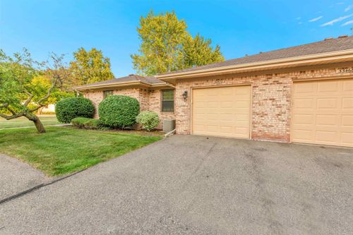 33472 Meldrum St, Chesterfield, MI, 48047-3416 | Card Image