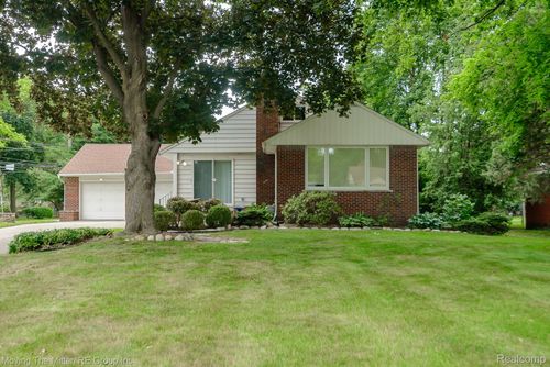9205 Rocker Ave, Plymouth, MI, 48170-4174 | Card Image