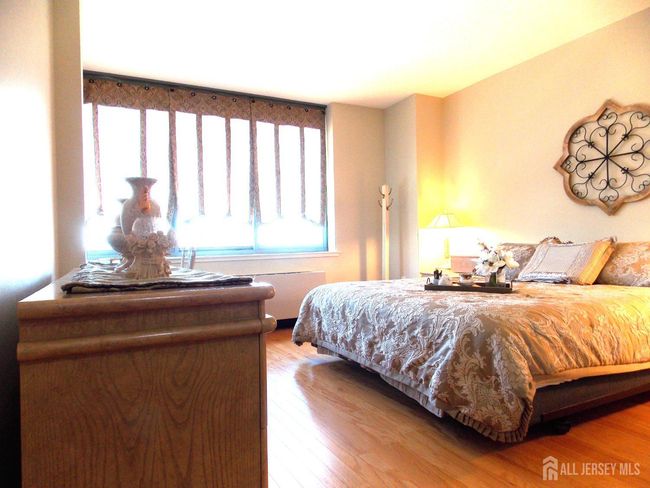 APT-1205 - 1 Spring St, Townhouse with 2 bedrooms, 2 bathrooms and null parking in New Brunswick NJ | Image 9