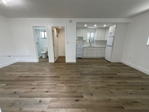 apt-4-2298 Sw 1st St, Miami, FL, 33135-1541 | Card Image