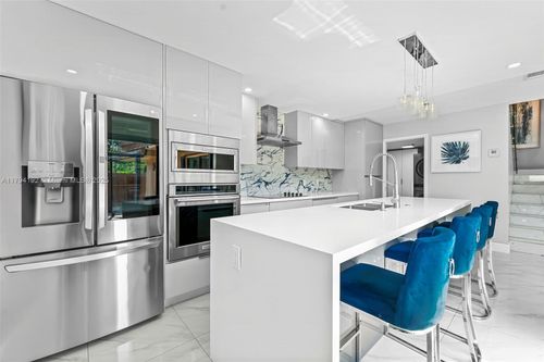 2557-2557 Lakeview Ct, Hollywood, FL, 33026-3667 | Card Image