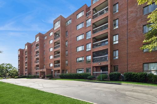 108-701 Forum Sq, Glenview, IL, 60025-3864 | Card Image