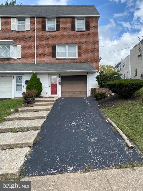 Gary Ln, Norristown, PA 19401
