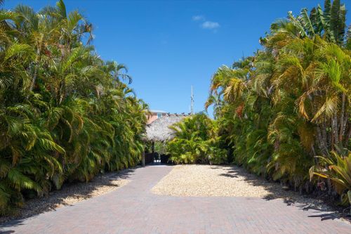 2-2950 Overseas Hwy, Key West, FL, 33040-6131 | Card Image
