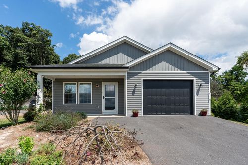 307 Kaolin Spring Ln, Greenville, VA, 24440-1834 | Card Image