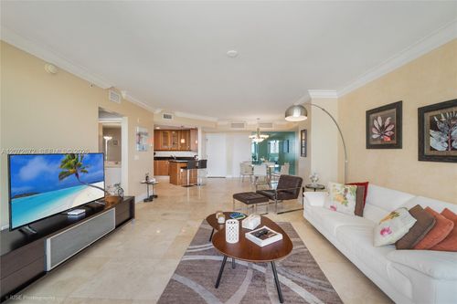 922-19400 Turnberry Way, Aventura, FL, 33180-2681 | Card Image