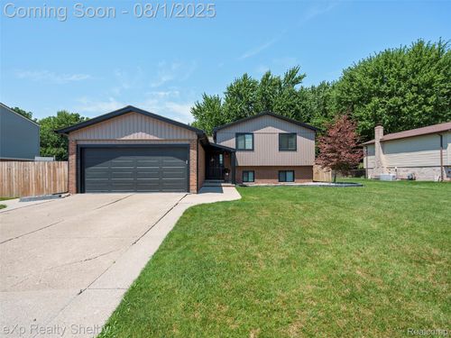 32977 Redbud Pkwy, Chesterfield, MI, 48047-1467 | Card Image