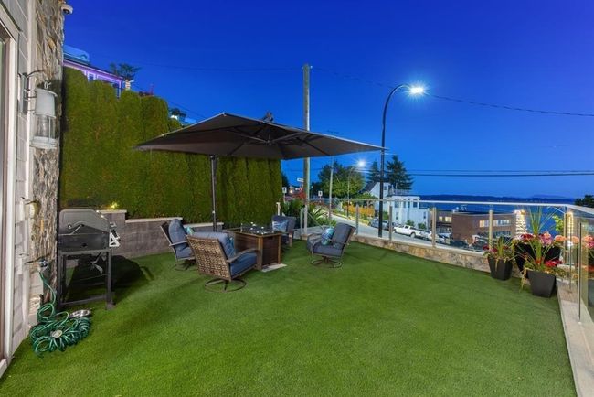 15031 Victoria Avenue, House other with 5 bedrooms, 5 bathrooms and 10 parking in White Rock BC | Image 32
