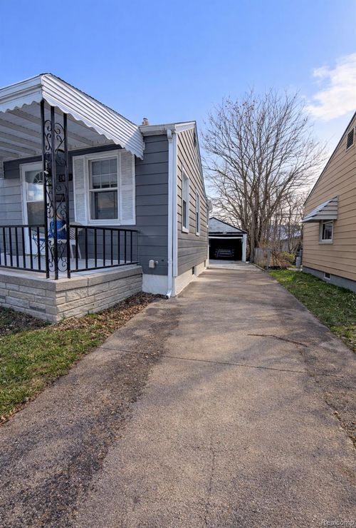 1025 Mill St, Lincoln Park, MI, 48146-2741 | Card Image