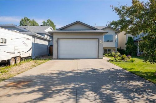 10733 75 Ave, Grande Prairie, AB, T8W2S7 | Card Image