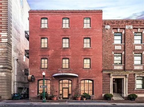 304-111 W Tazewell St, Norfolk, VA, 23510-1815 | Card Image