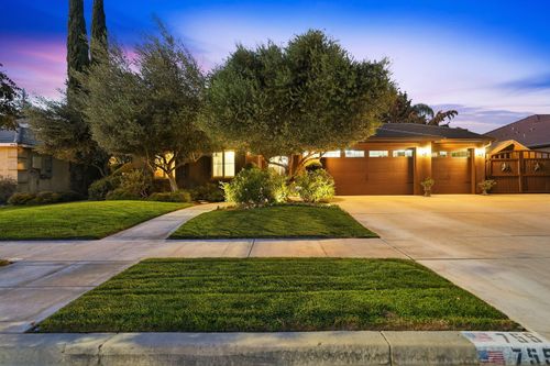 759 Davis Ave, Exeter, CA, 93221-2406 | Card Image