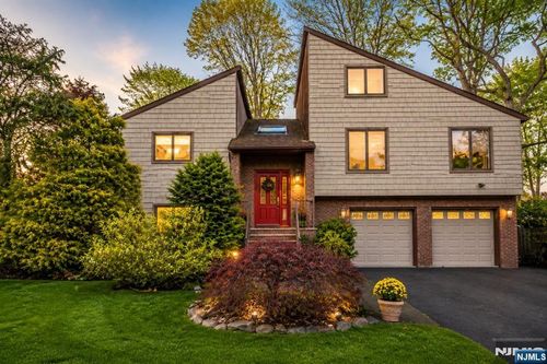 4 Lesa Ln, Hillsdale, NJ, 07642-1145 | Card Image