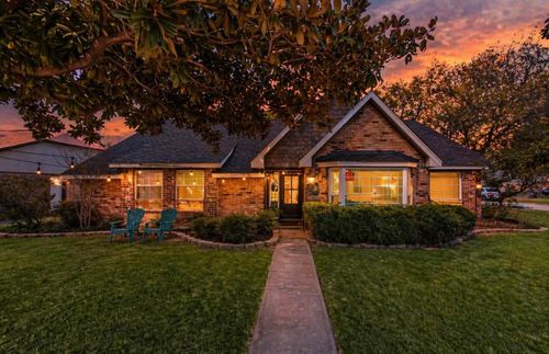 8019 Green Lawn Dr, Houston, TX, 77088-4110 | Card Image