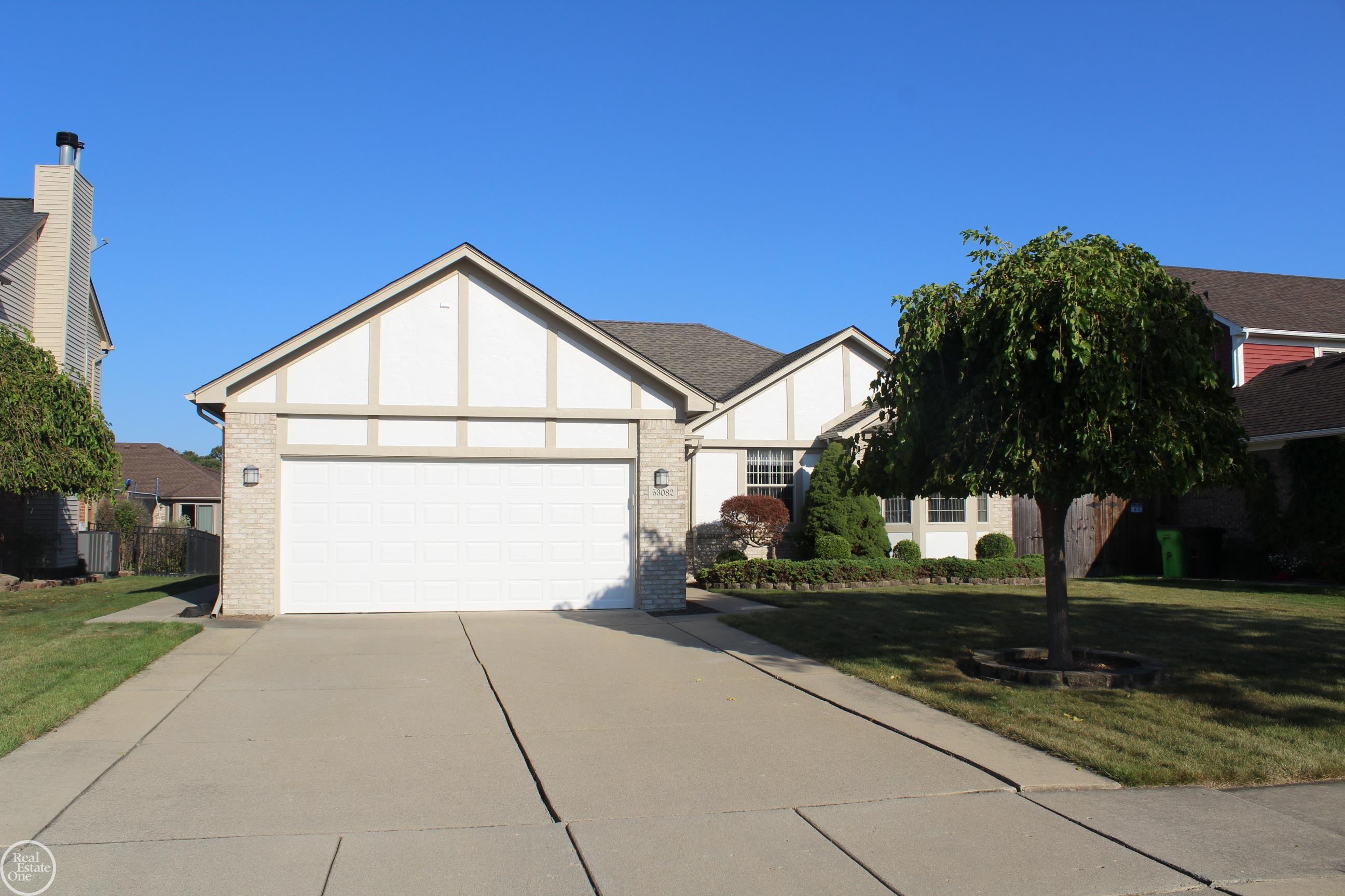 Hillsboro Dr, Chesterfield, MI 48051