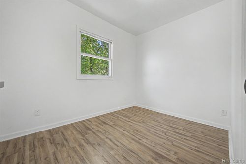 1728 Pingree St, Detroit, MI, 48206-2476 | Card Image