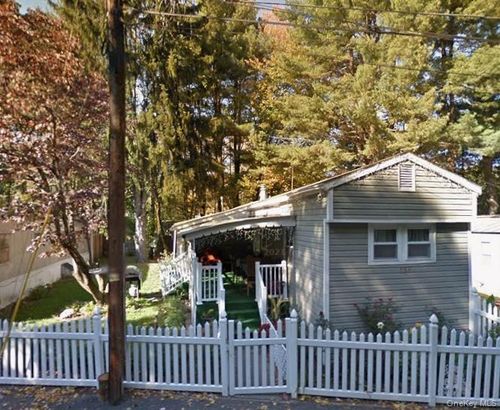 136 Quaker Road Trailer Park, Pomona, NY, 10970-2949 | Card Image