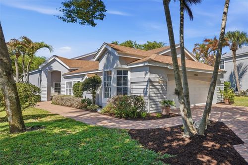 8839 Lakeside Cir, Vero Beach, FL, 32963-4082 | Card Image