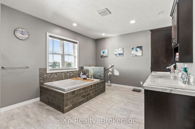 953 Greenock Brant Line, House other with 3 bedrooms, 3 bathrooms and 6 parking in Cargill ON | Image 27