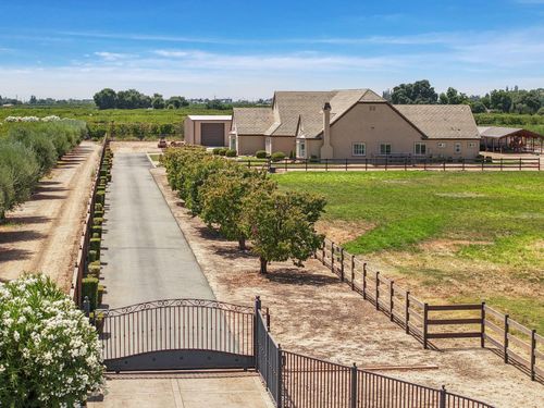 12955-12955 N Garnero Rd, Lodi, CA, 95240-9438 | Card Image