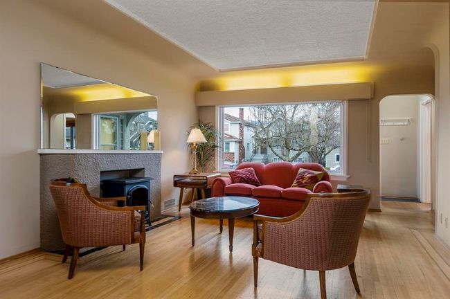3530 Triumph Street, House other with 5 bedrooms, 3 bathrooms and 1 parking in Vancouver BC | Image 3