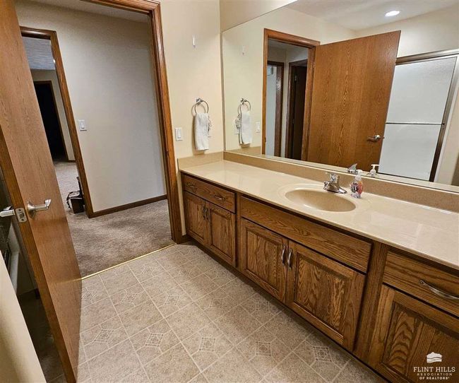 1605 Parkplace Court, House other with 3 bedrooms, 3 bathrooms and null parking in Abilene KS | Image 34