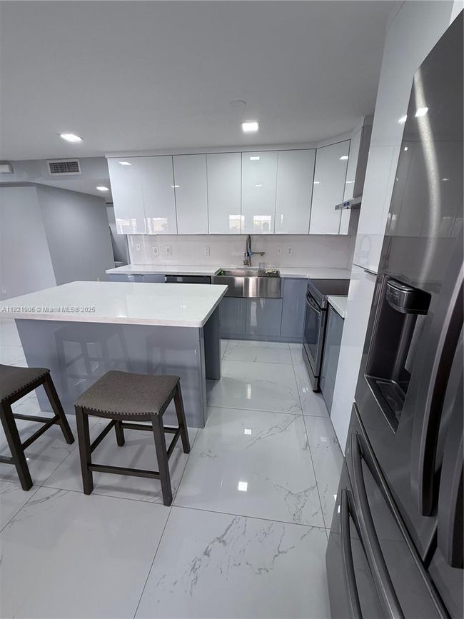 UNIT-119 - 11115 W Okeechobee Rd, Condo with 3 bedrooms, 3 bathrooms and null parking in Hialeah Gardens FL | Image 4