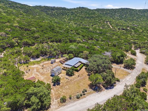 1501 Spring Rd, Pipe Creek, TX, 78063-5146 | Card Image