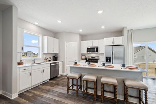 17081 Draper Way, Lakeville, MN, 55044-5701 | Card Image