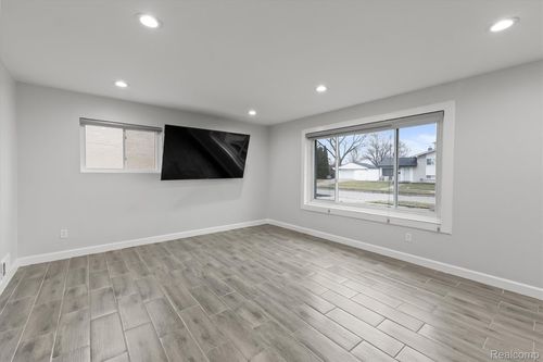 30684 Gladys Ave, Westland, MI, 48185-1722 | Card Image