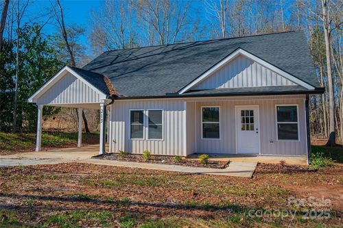 213 Mountain View St, Forest City, NC, 28043-2634 | Card Image