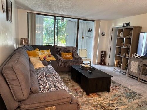 apt-207-4090 Tivoli Ct, Lake Worth, FL, 33467-4072 | Card Image