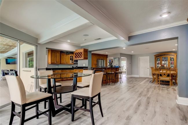 Breakfast Nook/Dining Area | Image 12