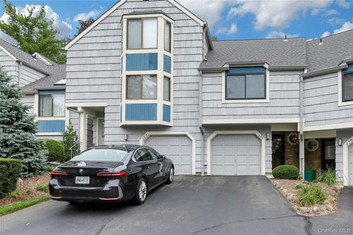 180 Treetop Cir, Nanuet, NY, 10954-1044 | Card Image