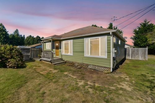 1957 Gage Ln, Eureka, CA, 95503-6581 | Card Image