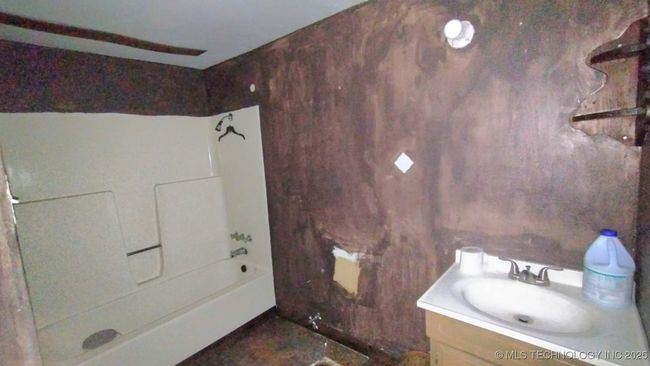 715 S Clayton, House other with 3 bedrooms, 1 bathrooms and null parking in Vian OK | Image 19