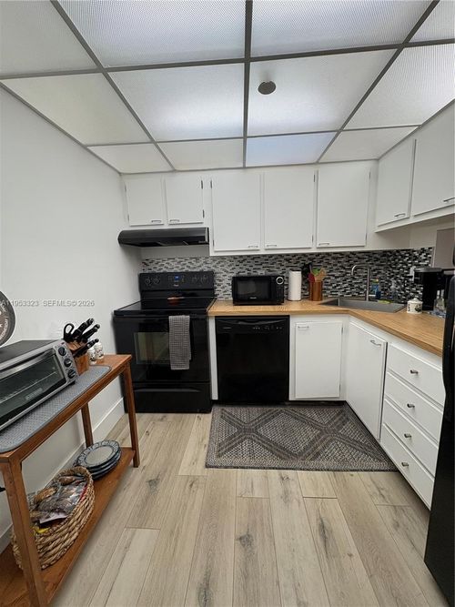 a1011-1470 Ne 123rd St, North Miami, FL, 33161-6033 | Card Image