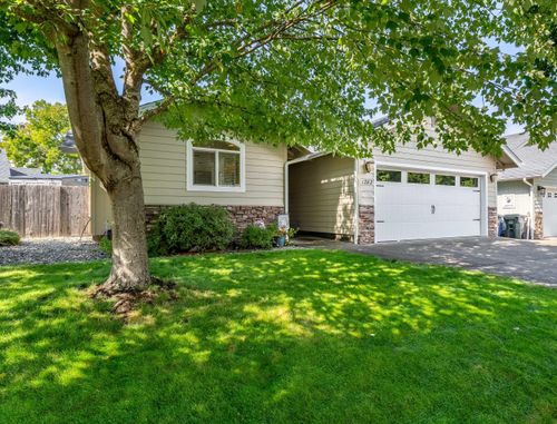 1282 Angler Ln, Grants Pass, OR, 97527-6414 | Card Image