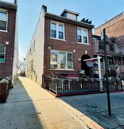 1728 4th Street, Home with 7 bedrooms, 6 bathrooms and null parking in Brooklyn NY | Image 2