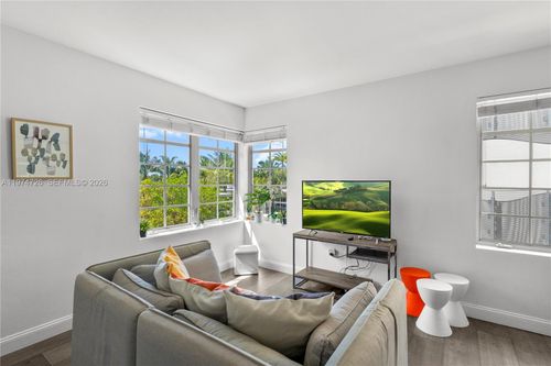 318-435 21st St, Miami Beach, FL, 33139-1704 | Card Image