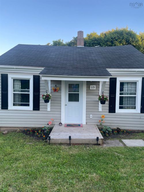 115 Chestnut St, Pictou, NS, B0K1H0 | Card Image