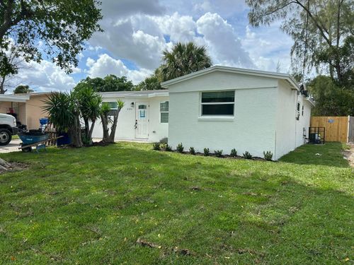 1531 Avenue H W, Riviera Beach, FL, 33404-6137 | Card Image