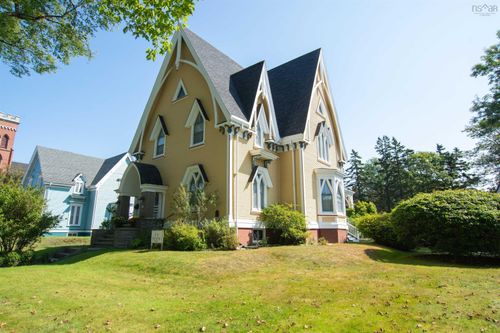 57 William St, Yarmouth, NS, B5A1Y4 | Card Image
