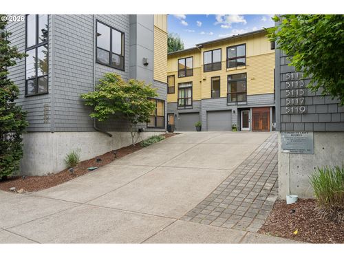 e-5123 S Corbett Ave, Portland, OR, 97239-3801 | Card Image