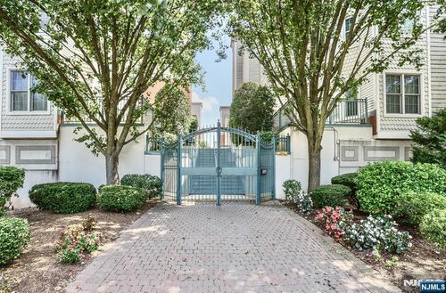 340 The Promenade, Edgewater, NJ, 07020-2122 | Card Image