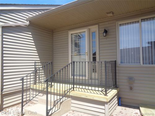 61726 Valley Forge Dr, South Lyon, MI, 48178-1923 | Card Image