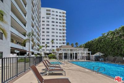 302 - Franklin Avenue, Condo with 2 bedrooms, 2 bathrooms and 2 parking in Los Angeles CA | Image 1