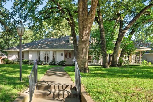 1008 Dobbins Rd, Corsicana, TX, 75110-2218 | Card Image