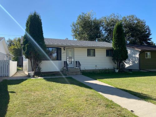 6609 45 Ave, Camrose, AB, T4V2P7 | Card Image